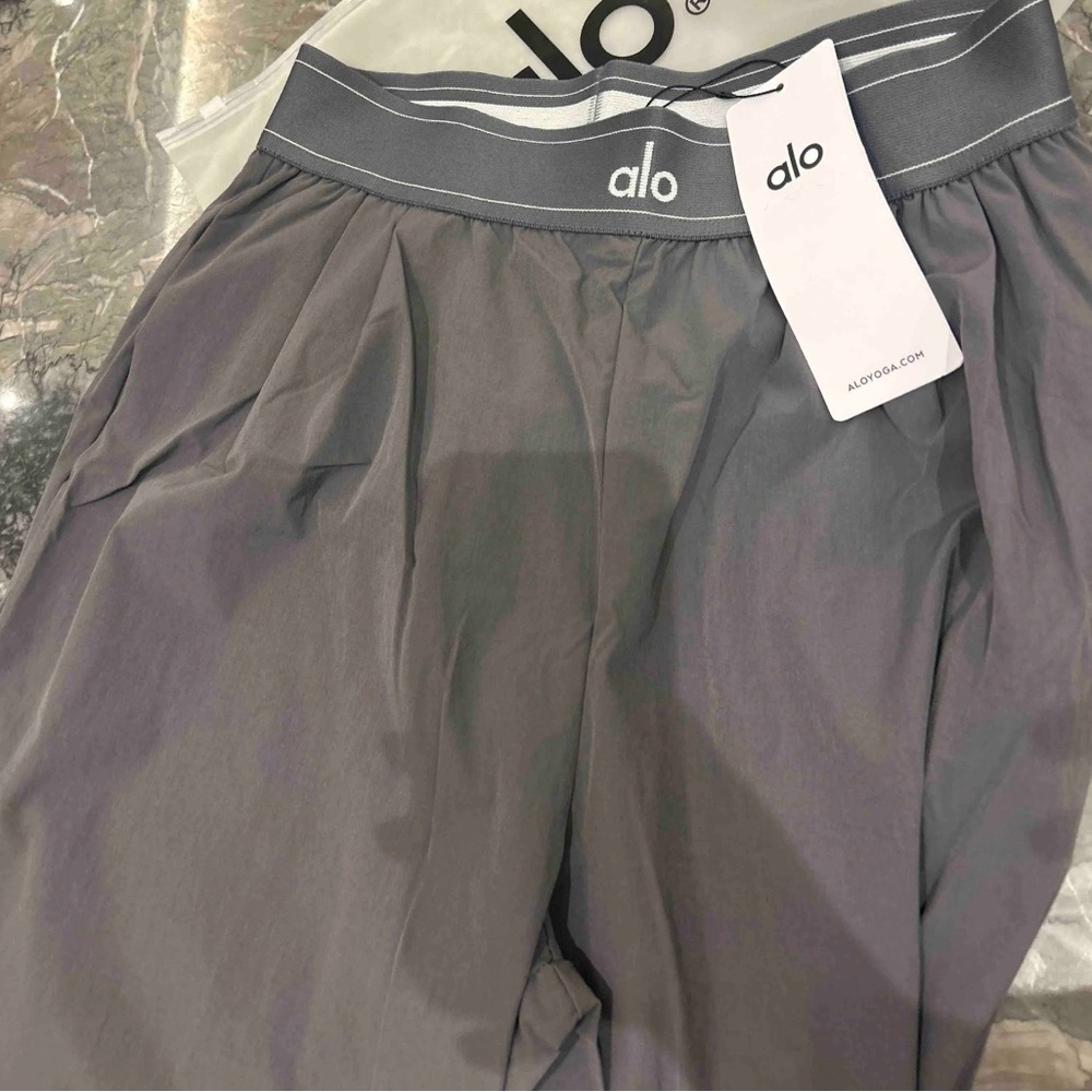 NWT ALO Yoga Black Trouser Pants - Picture 3 of 5